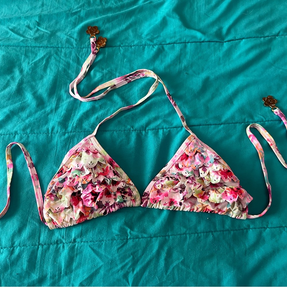 RUFFLE BIKINI TOP